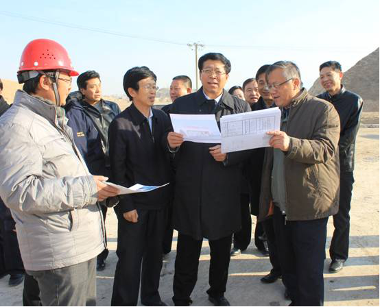 青海省副省長王黎明蒞臨曹家堡保稅物流中心工程現(xiàn)場(chǎng)視察工作